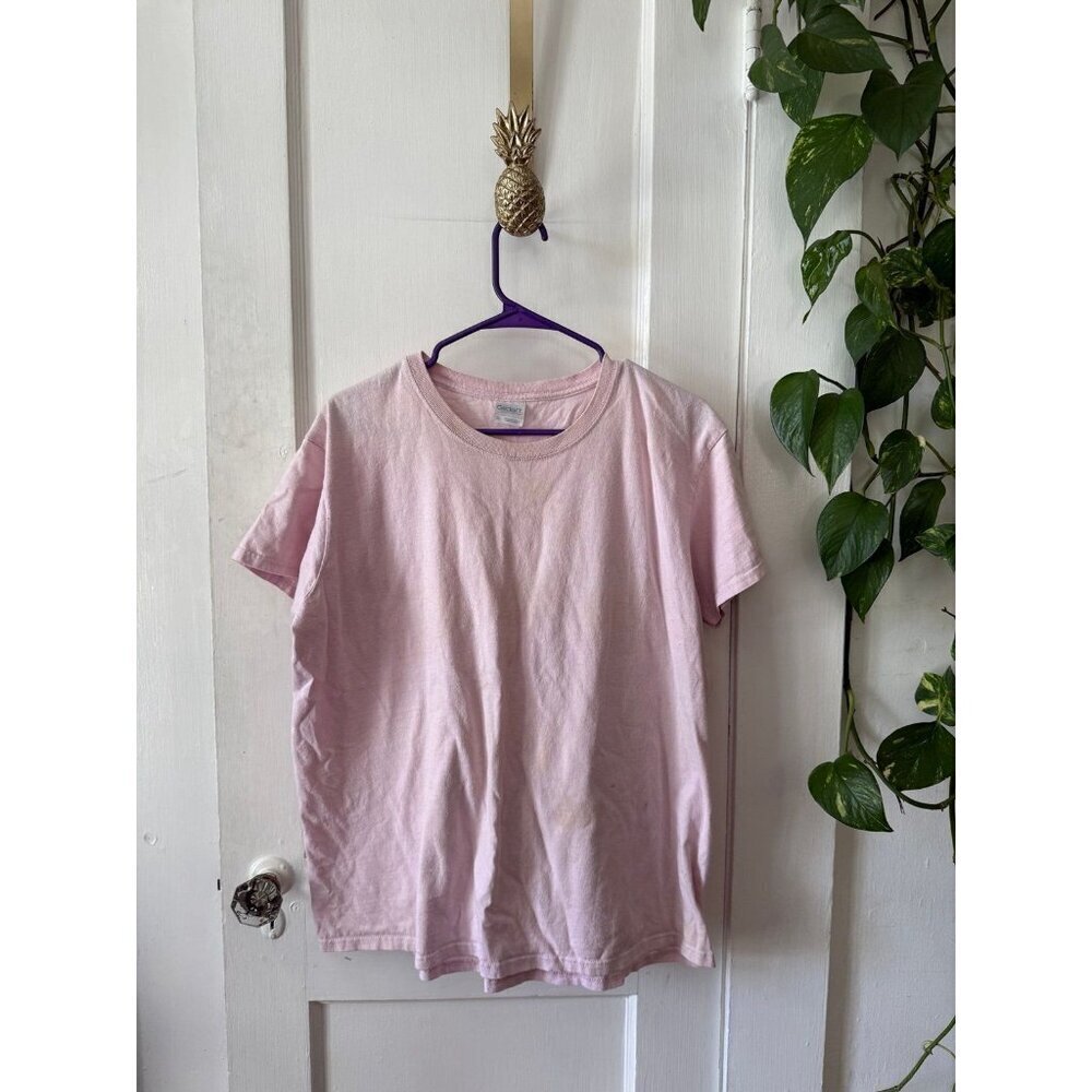 Gildan women’s size X – large pink T-shirt